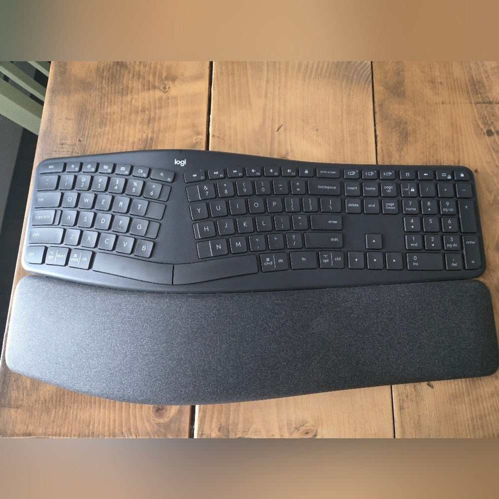 Logitech K860 Ergonomic Keyboard With Dongle